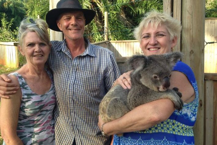 Michelle-Landry-MP-with-Cooberrie-Park-Wildlife-Sanctuary-Owners-scaled
